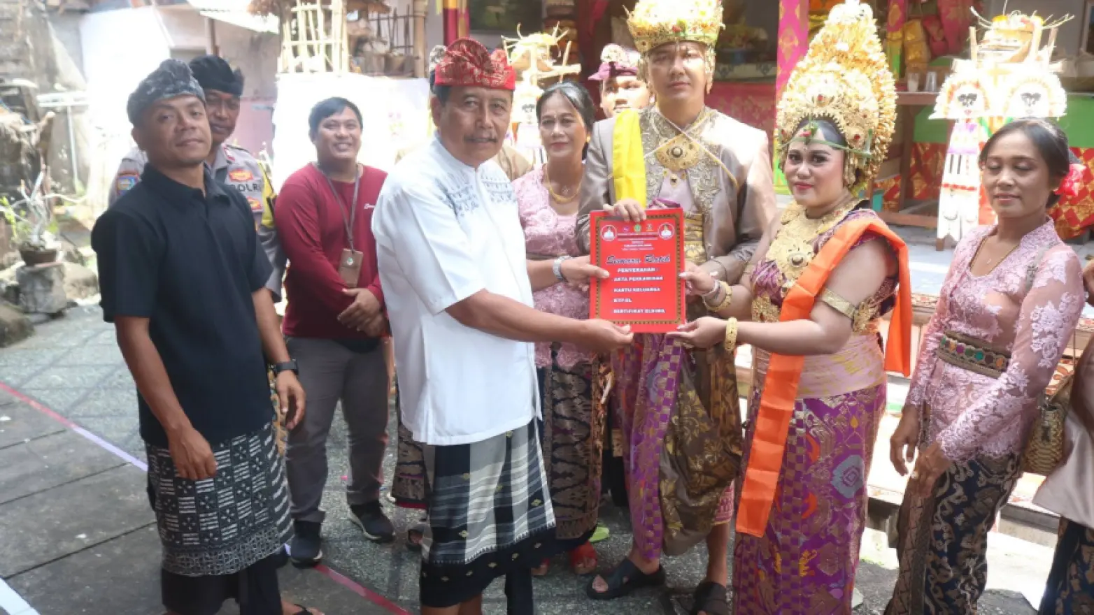 PENYERAHAN SERTIFIKAT PROGRAM SEMARA RATIH