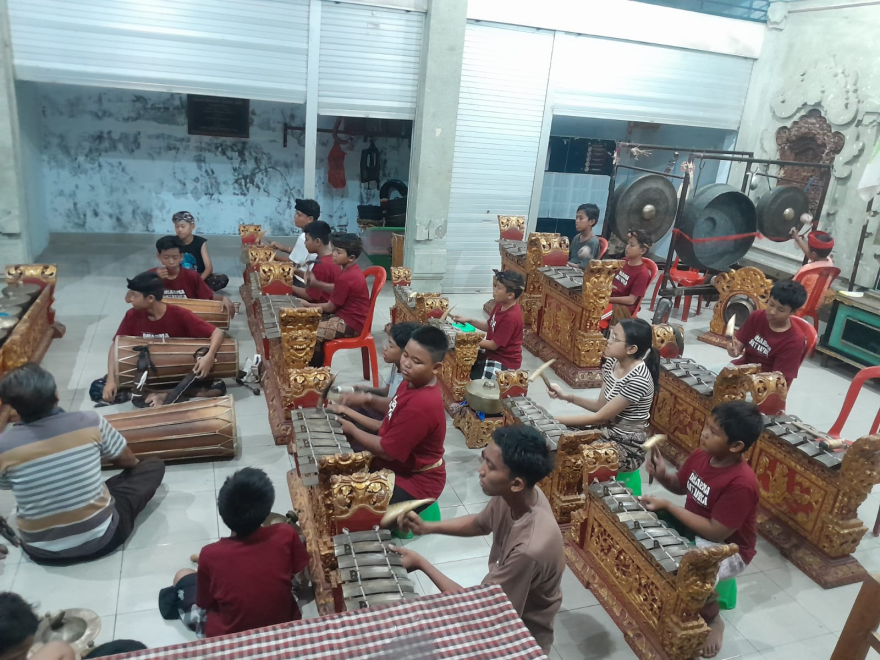 LATIHAN SEKAA GONG ANAK BANJAR TAMAN SARI