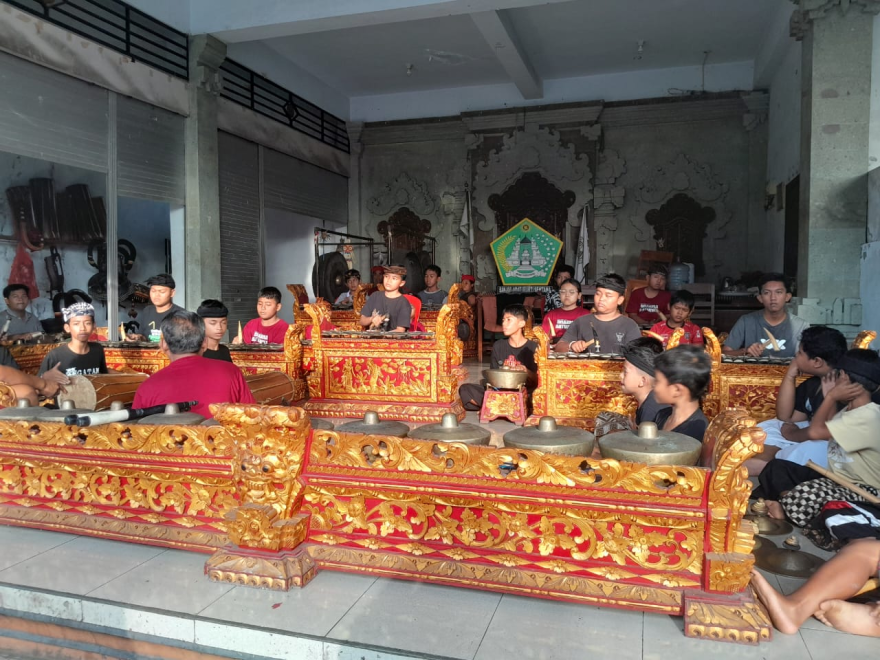LATIHAN SEKAA GONG ANAK BR. TAMAN SARI DAN PANGKUNG
