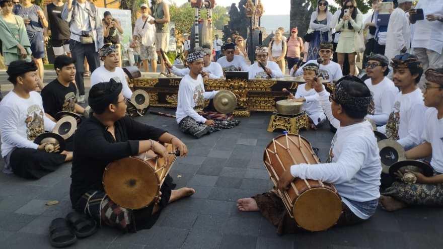 GLADI BERSIH PERSIAPAN TAMPIL DALAM FESTIVAL TANAH LOT