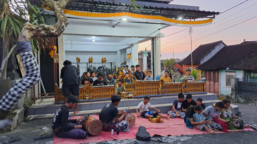 LATIHAN SEKAA GONG ANAK BR. PANGKUNG DAN PANGKUNG PRABU