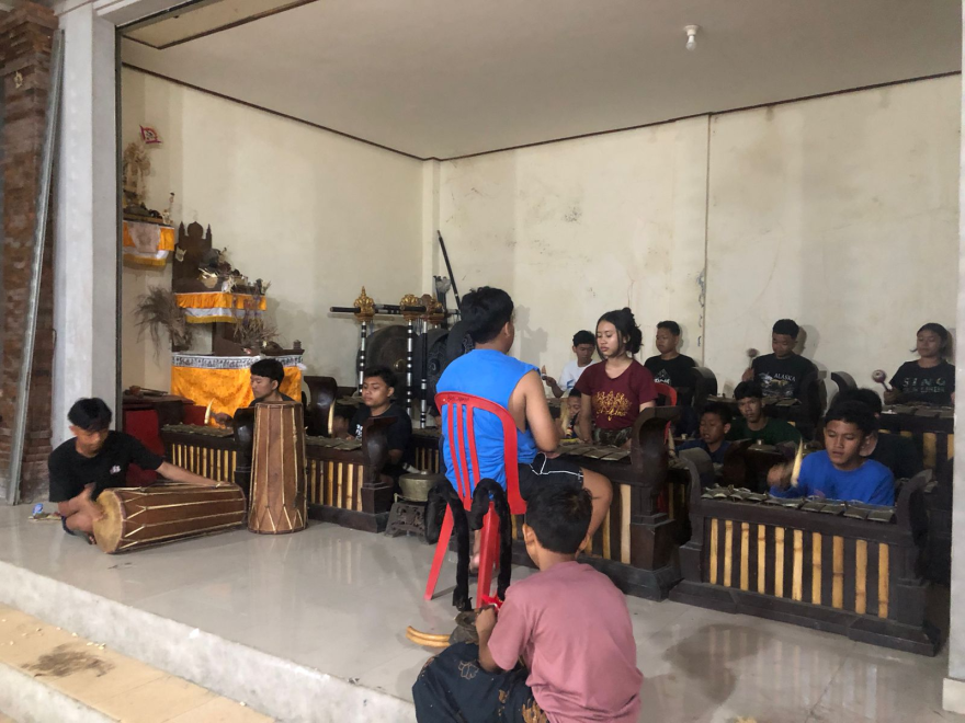 LATIHAN SEKAA GONG ANAK BANJAR SAKENAN BLODAN