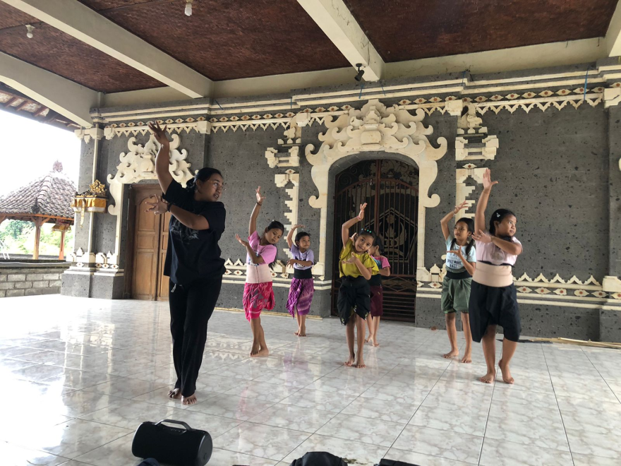LATIHAN SANGGAR TARI BAYU ESA SINARI BR. SAKENAN BLODAN