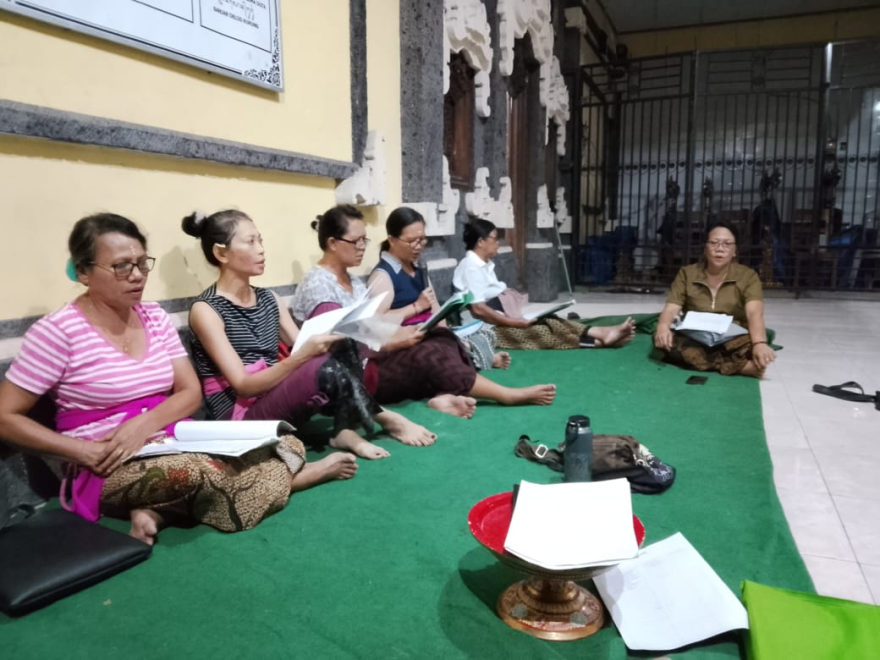 LATIHAN SEKAA SHANTI BANJAR DELOD RURUNG