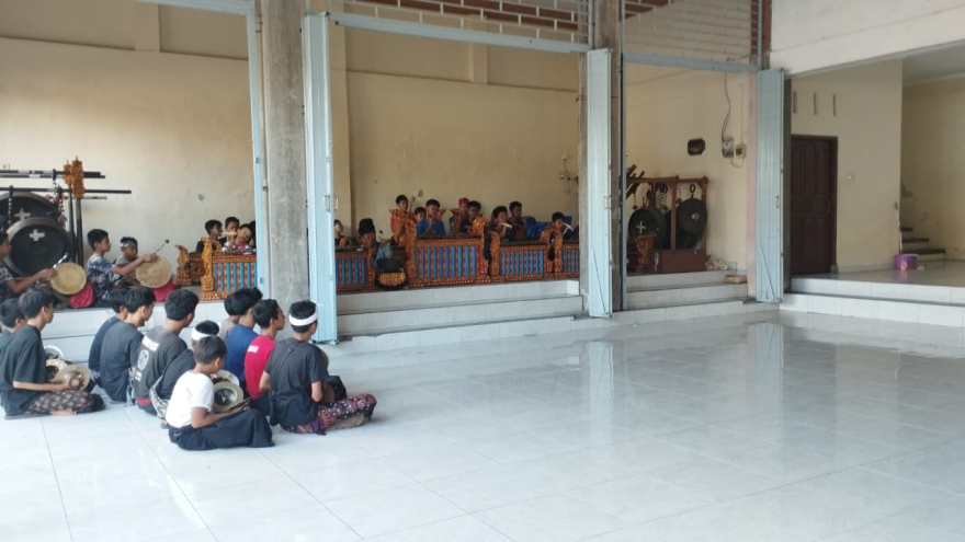 LATIHAN SEKAA GONG GABUNGAN 4 BANJAR