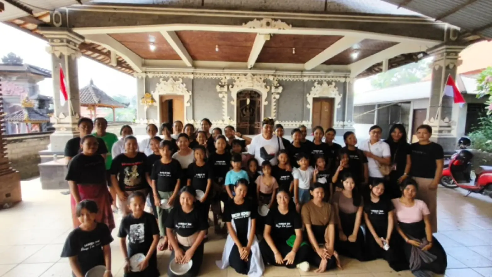 LATIHAN SANGGAR TARI PERSIAPAN LOMBA TARI