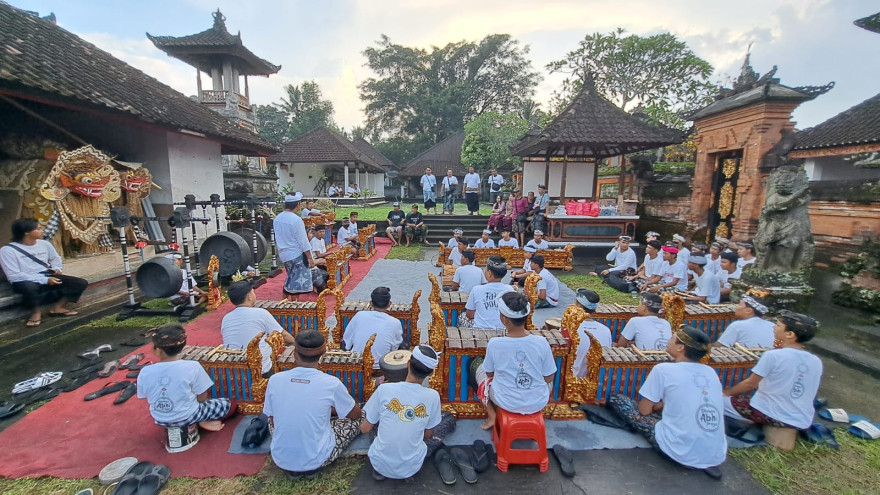 PROSES PEREKAMAN AUDIO SEKAA GONG ANAK DESA DELOD PEKEN