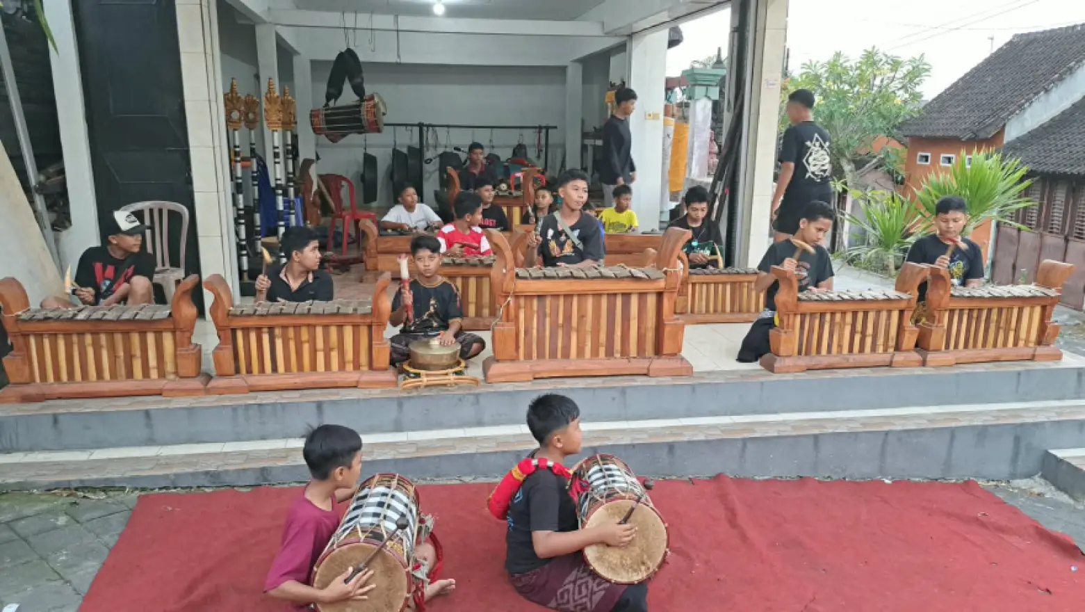 LATIHAN SEKAA GONG ANAK SURYA KENCANA BR. PANGKUNG