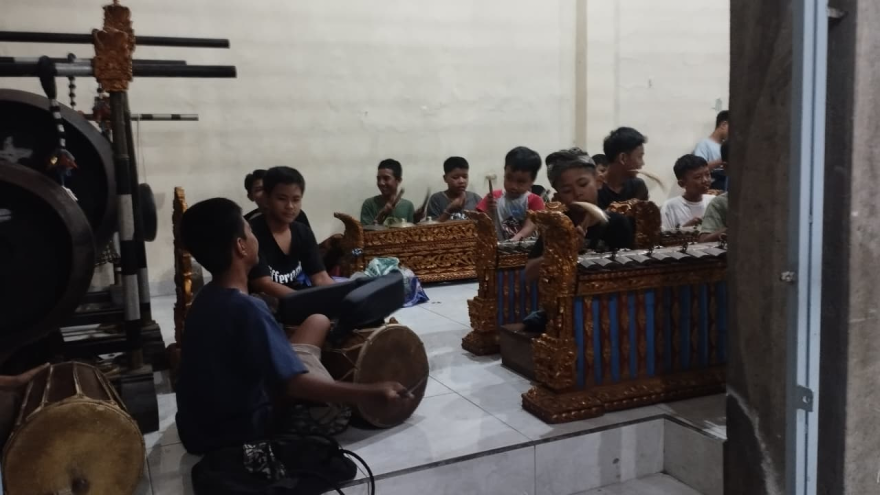 LATIHAN SEKAA GONG ANAK BR. GEROKGAK GEDE DAN GEROKGAK TENGAH